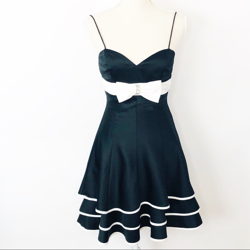 Cinderella Divine Black/White Tiered Dress Sz S